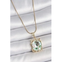 316L Çelik Gold Renk Zincir Mavi Mineli Çiçek İşlemeli İnci Detay Portre Model Kadın Kolye