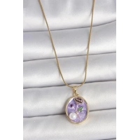 316L Çelik Gold Renk Zincir Mor Çiçek İşlemeli İnci Detay Portre Model Kadın Kolye