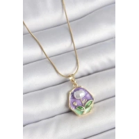 316L Çelik Gold Renk Zincir Mor Çiçek İşlemeli İnci Detay Portre Model Kadın Kolye