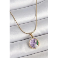 316L Çelik Gold Renk Zincir Mor Çiçek İşlemeli Zirkon Taş İnci Detaylı Minimal Portre Model Kadın Kolye