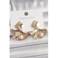 Pirinç Gold Renk Sallantı İnci Detaylı Yaprak Model Kadın Küpe