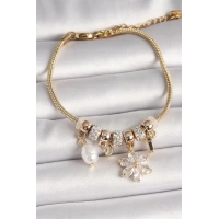 Pirinç Gold Renk Sallantı Zirkon Taşlı Çiçek Model İnci Detay Charm Kadın Bileklik