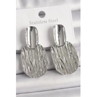 Pirinç Gümüş Renk İşlemeli Kare Plaka Model Kadın Küpe