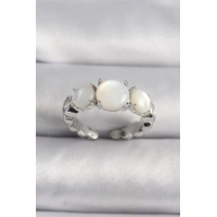 Pirinç Gümüş Renk Zirkon Taş Detaylı Beyaz Sedefli VIP Seri Kadın Yüzük