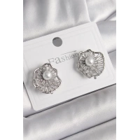 Pirinç Gümüş Renk Zirkon Taşlı Çiçek Model İnci Detay Kadın Küpe