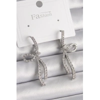 Pirinç Gümüş Renk Zirkon Taşlı Kurdele Model Kadın Küpe