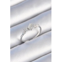 Pirinç Gümüş Renk Zirkon Taşlı Oval Beyaz Mineli Kadın Yüzük