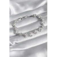 Pirinç Gümüş Renk Zirkon Taşlı Yonca Model VIP Seri Kadın Bileklik