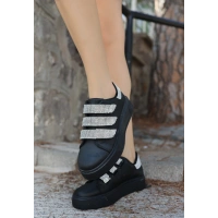 Yebta Siyah Cilt Beyaz İşlemeli Spor Ayakkabı