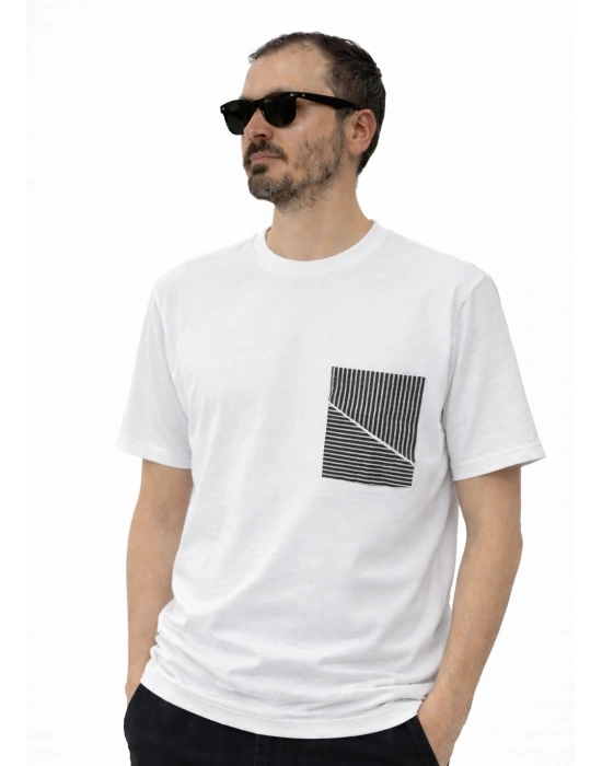 Beyaz Siyah Cep Detaylı %100 Pamuklu Kısa Kollu Tişört
