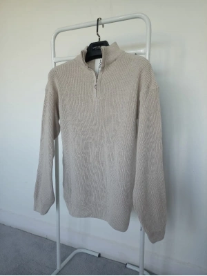 Bej Selanik Örgü Yarım Femuar Detaylı Uzun Kollu Triko