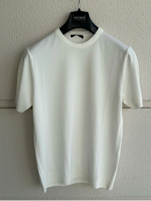 Beyaz Bisiklet Yaka Premium Kumaş Triko T-Shirt