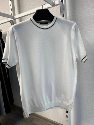 Beyaz Çizgi Detay Bisiklet Yaka Premium Kumaş Triko T-Shirt