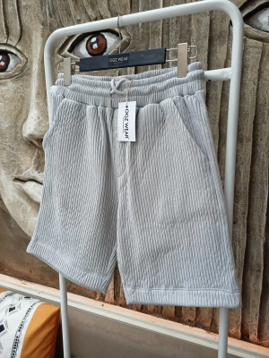 Gri Raşel Nefes Alan Kumaş Cepli Beli Lastikli Erkek Şort