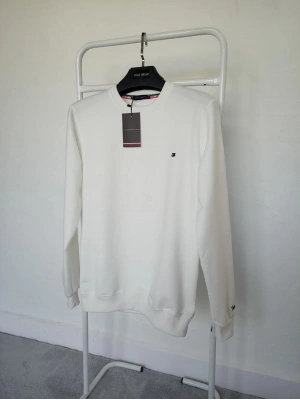 T.Hilfiger Beyaz Küçük Nakış Logo Detaylı Premium %100 Pamuklu Kumaş Uzun Kollu Sweat