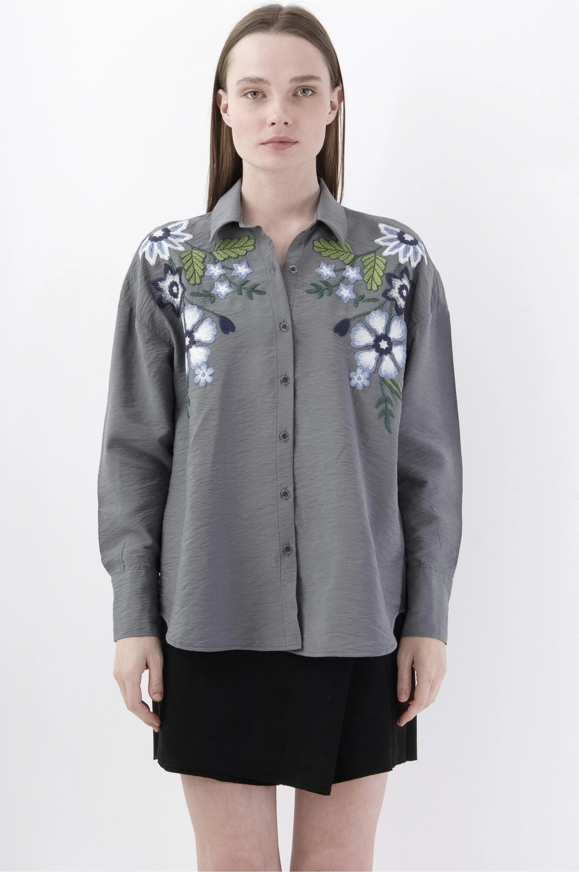 Floral İşlemeli Gri Kadın Gömlek