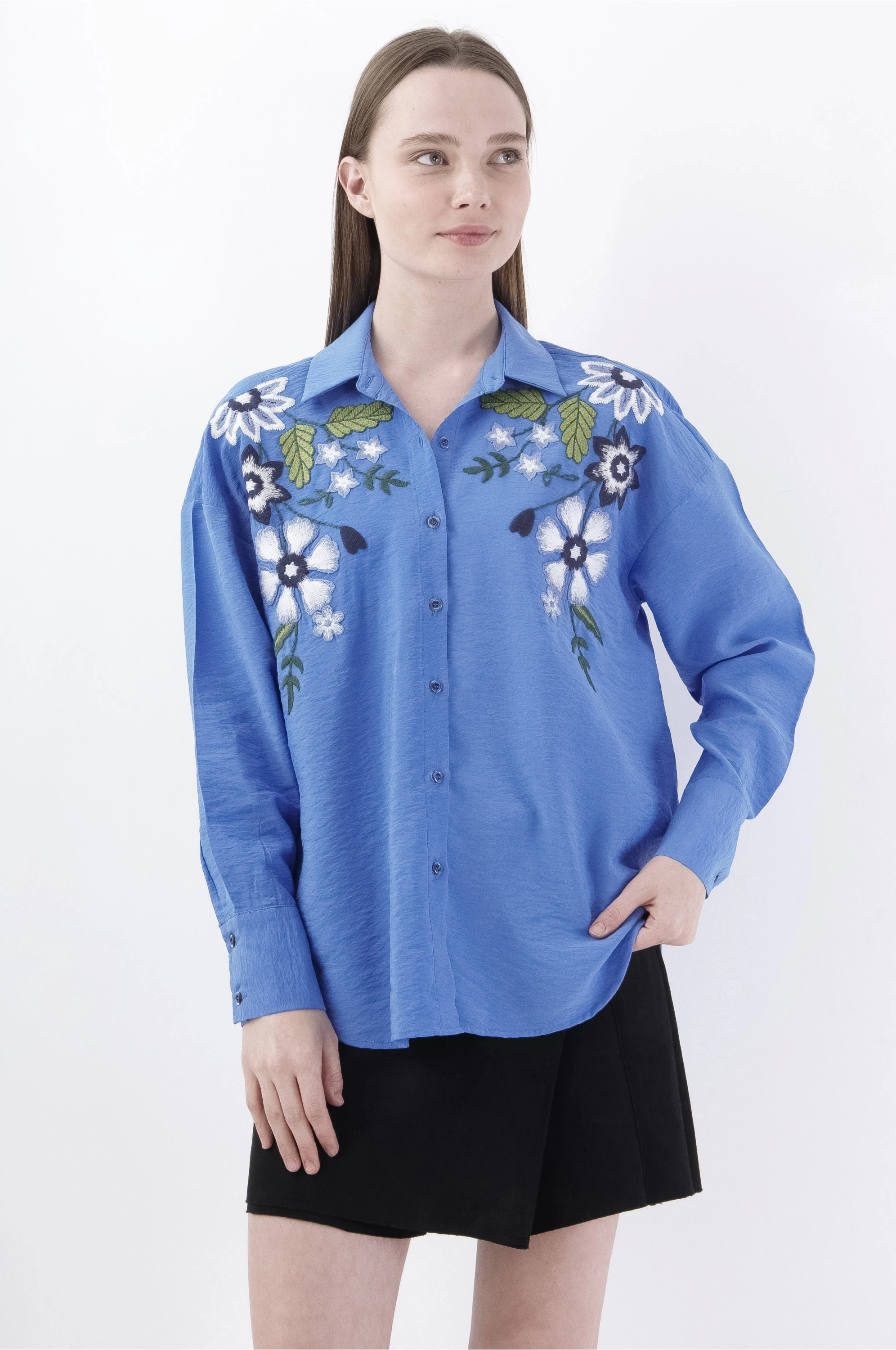 Floral İşlemeli Mavi Kadın Gömlek