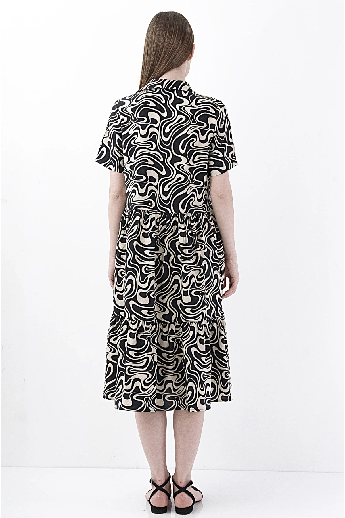 Modern Swirl Desenli Şık Midi Elbise Siyah Beyaz