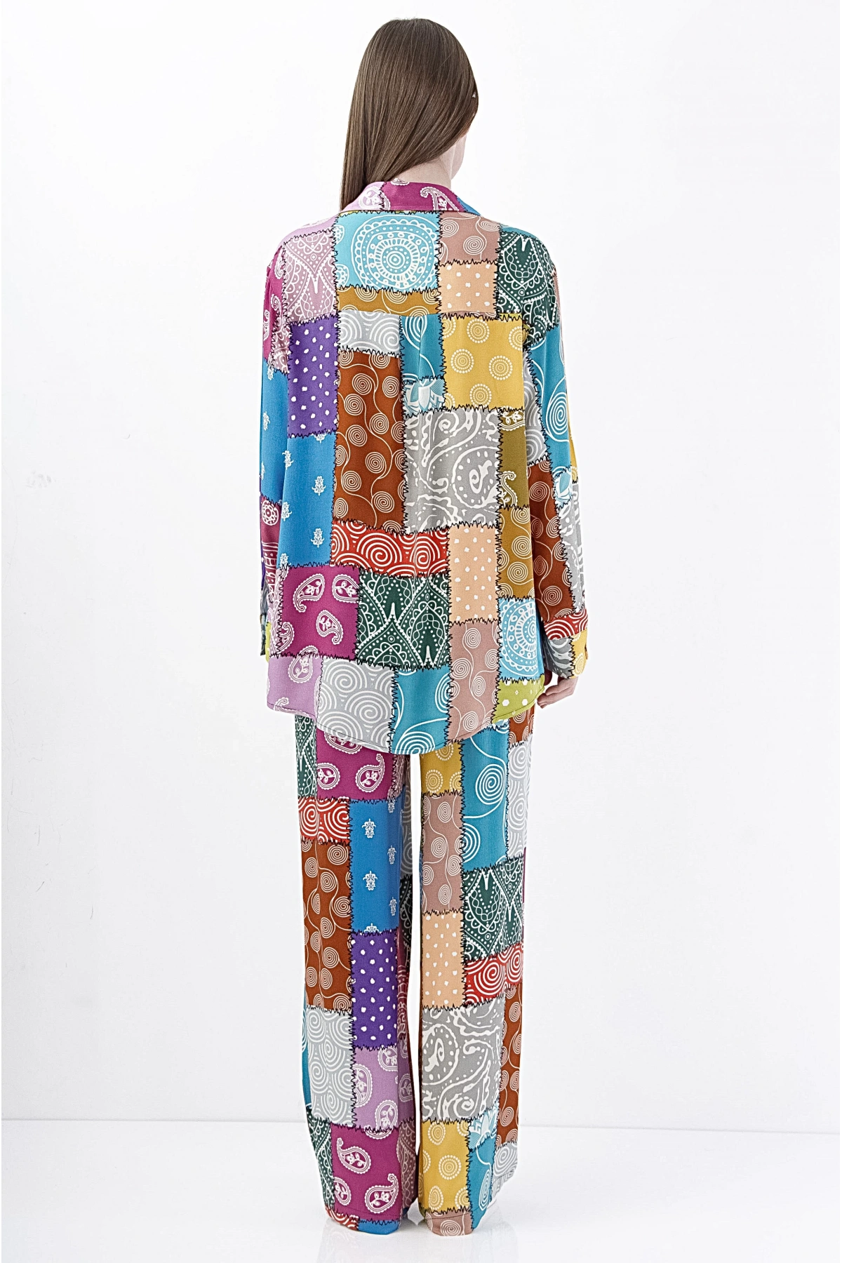 Renkli Yamalı Desenli Şık Alt Üst Takım Seti
