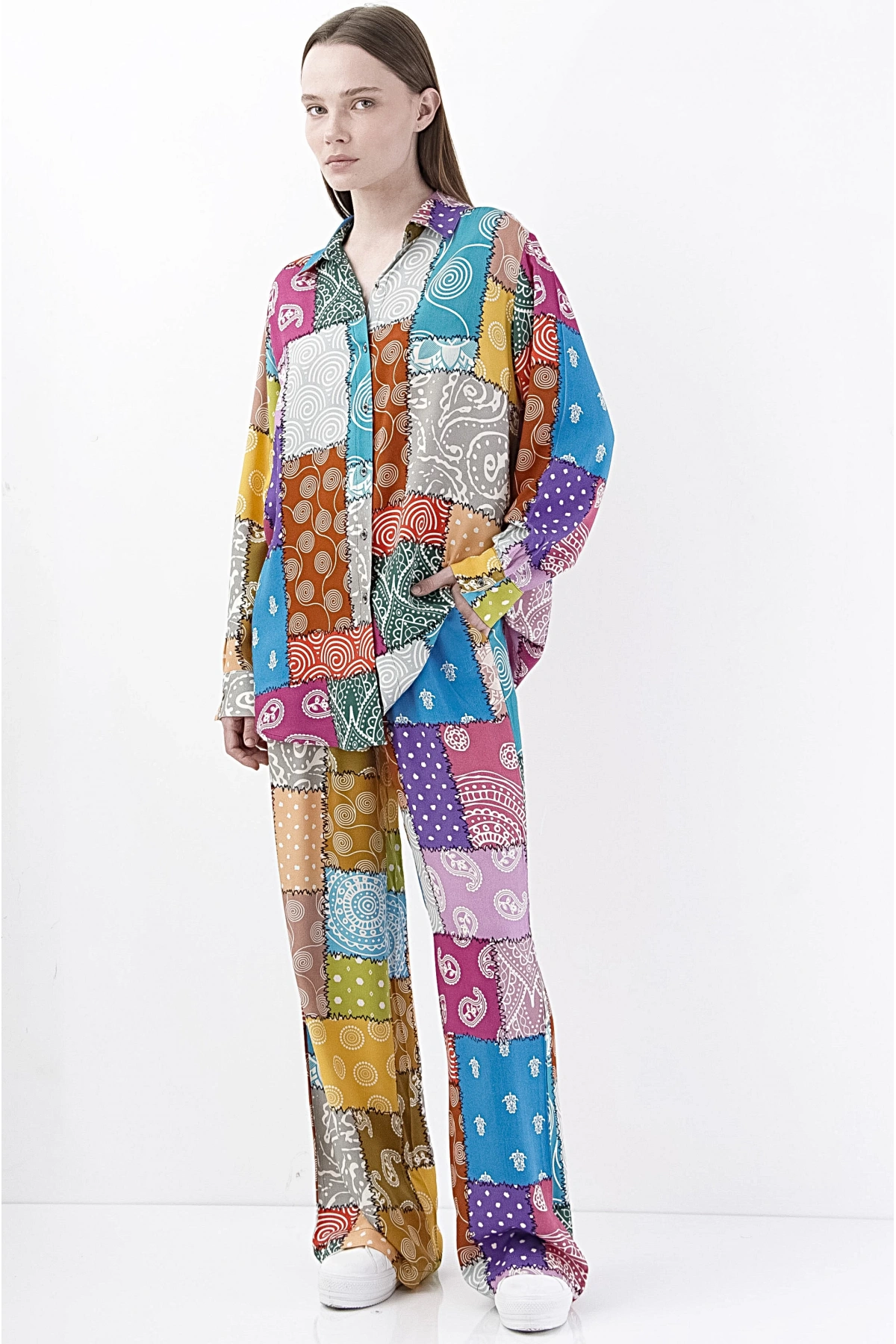 Renkli Yamalı Desenli Şık Alt Üst Takım Seti