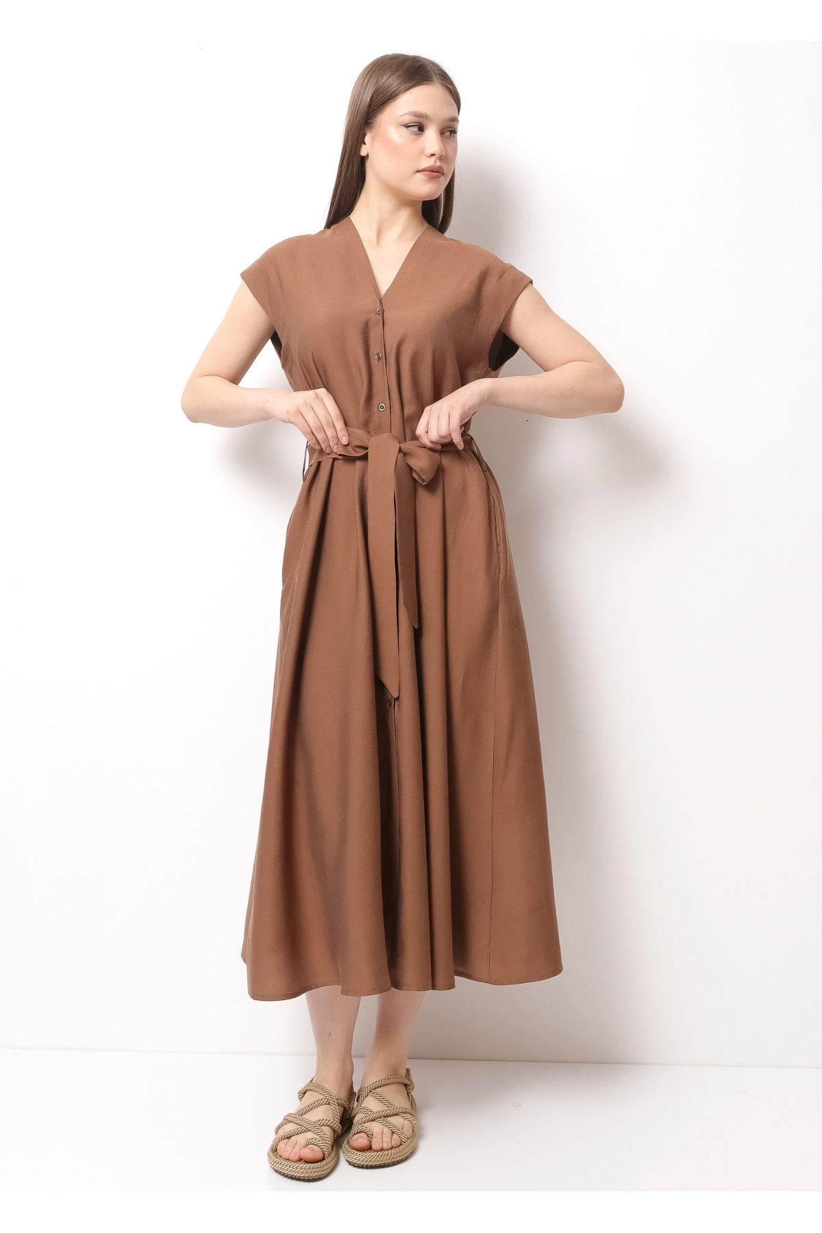 Kahverengi Zarif Bel Detaylı Kadın Midi Elbise