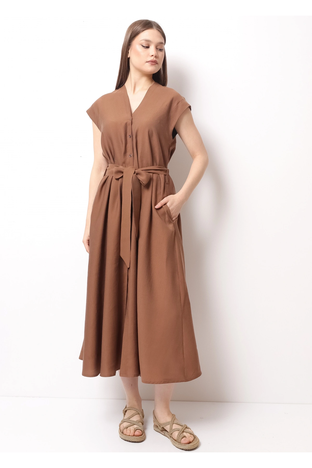 Kahverengi Zarif Bel Detaylı Kadın Midi Elbise