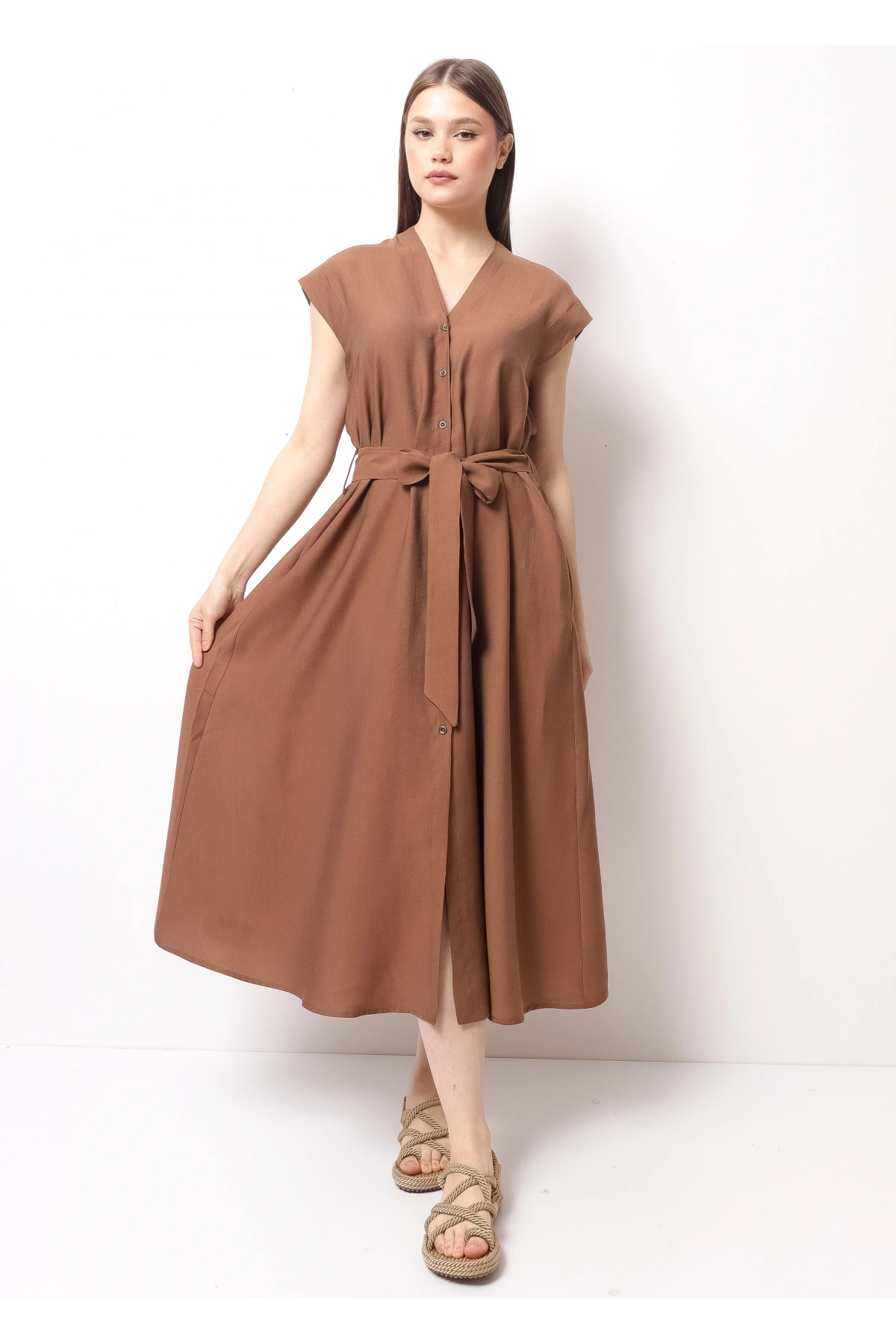 Kahverengi Zarif Bel Detaylı Kadın Midi Elbise