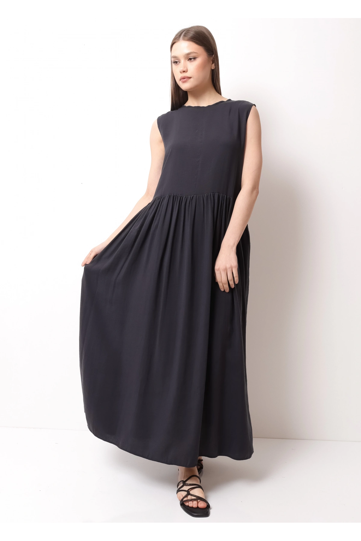 Siyah Sırtı Bağcıklı Kadın Midi Elbise