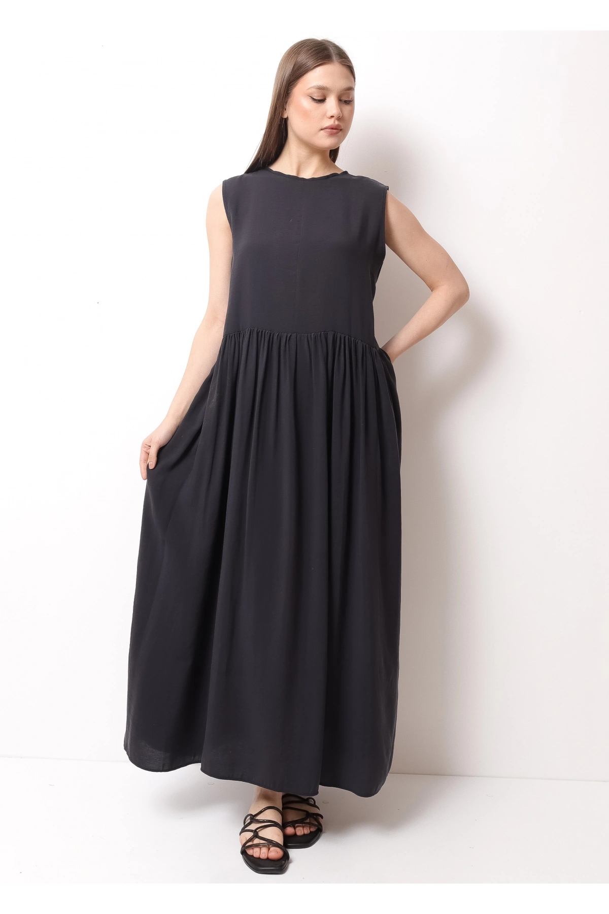 Siyah Sırtı Bağcıklı Kadın Midi Elbise