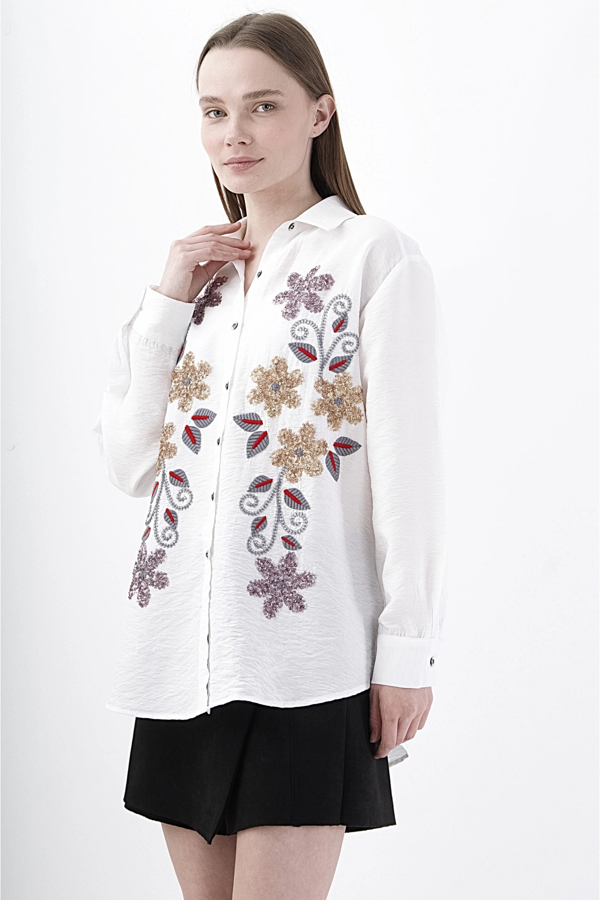 Kırmızı Çiçek Desenli Şık Viskon Beyaz Gömlek