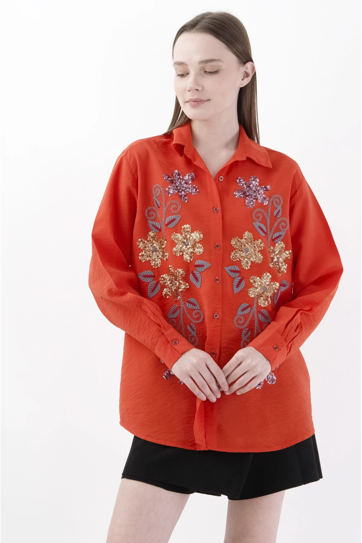 Çiçek İşlemeli Kırmızı Şık Kadın Gömlek