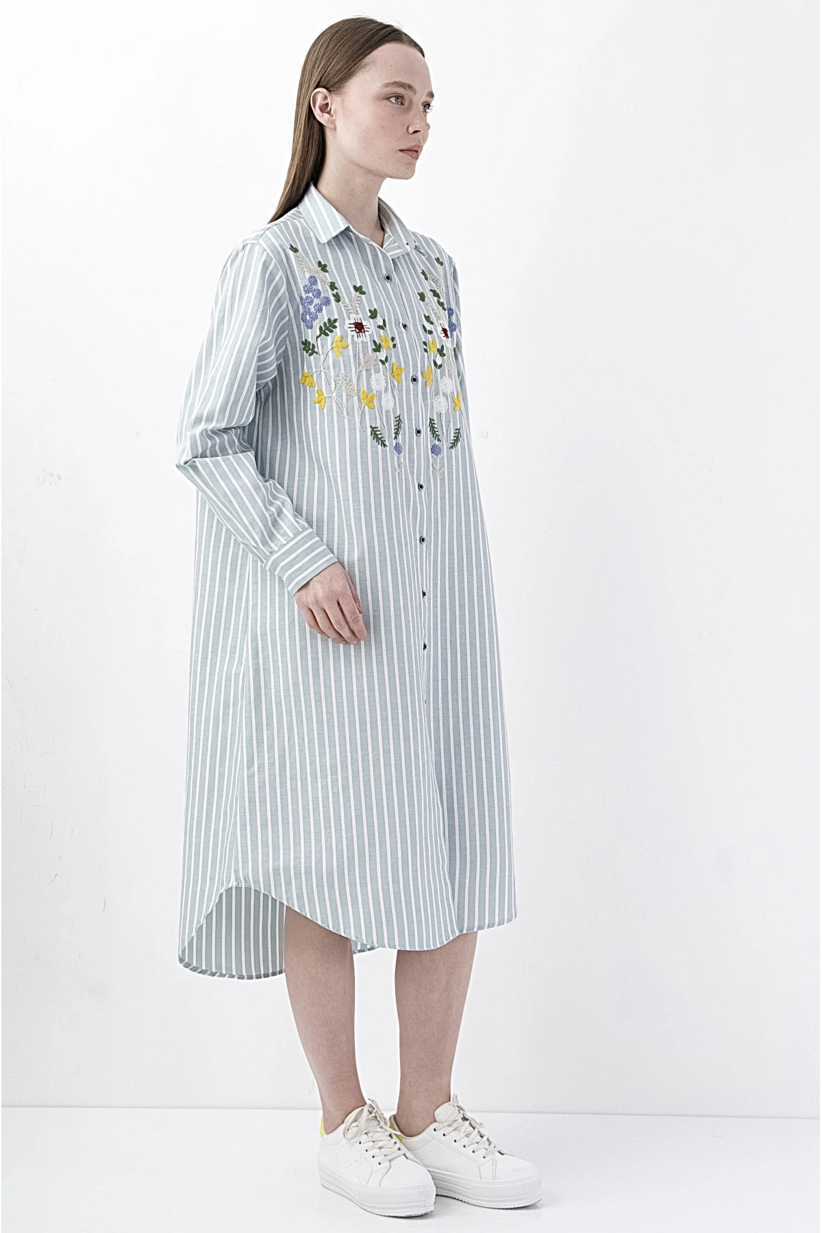 Şık Çiçekli Nakışlı Uzun Şeritli Gömlek Elbise