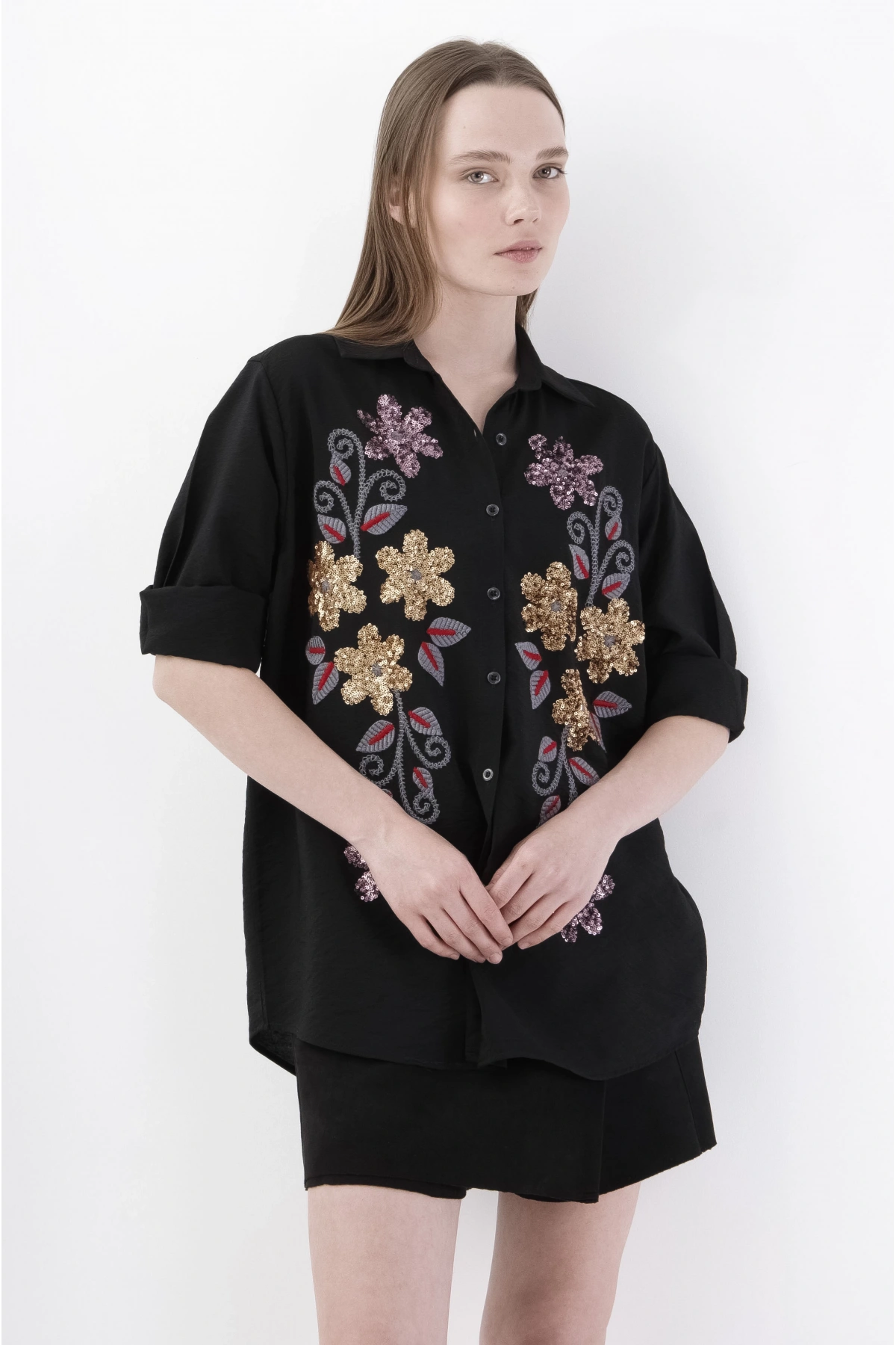 Siyah Çiçek Desenli Şık Viskon Gömlek Kadın