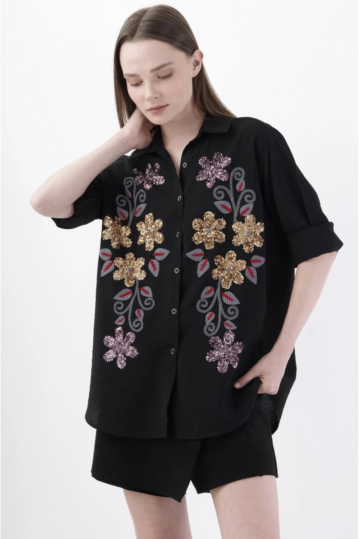 Siyah Çiçek Desenli Şık Viskon Gömlek Kadın