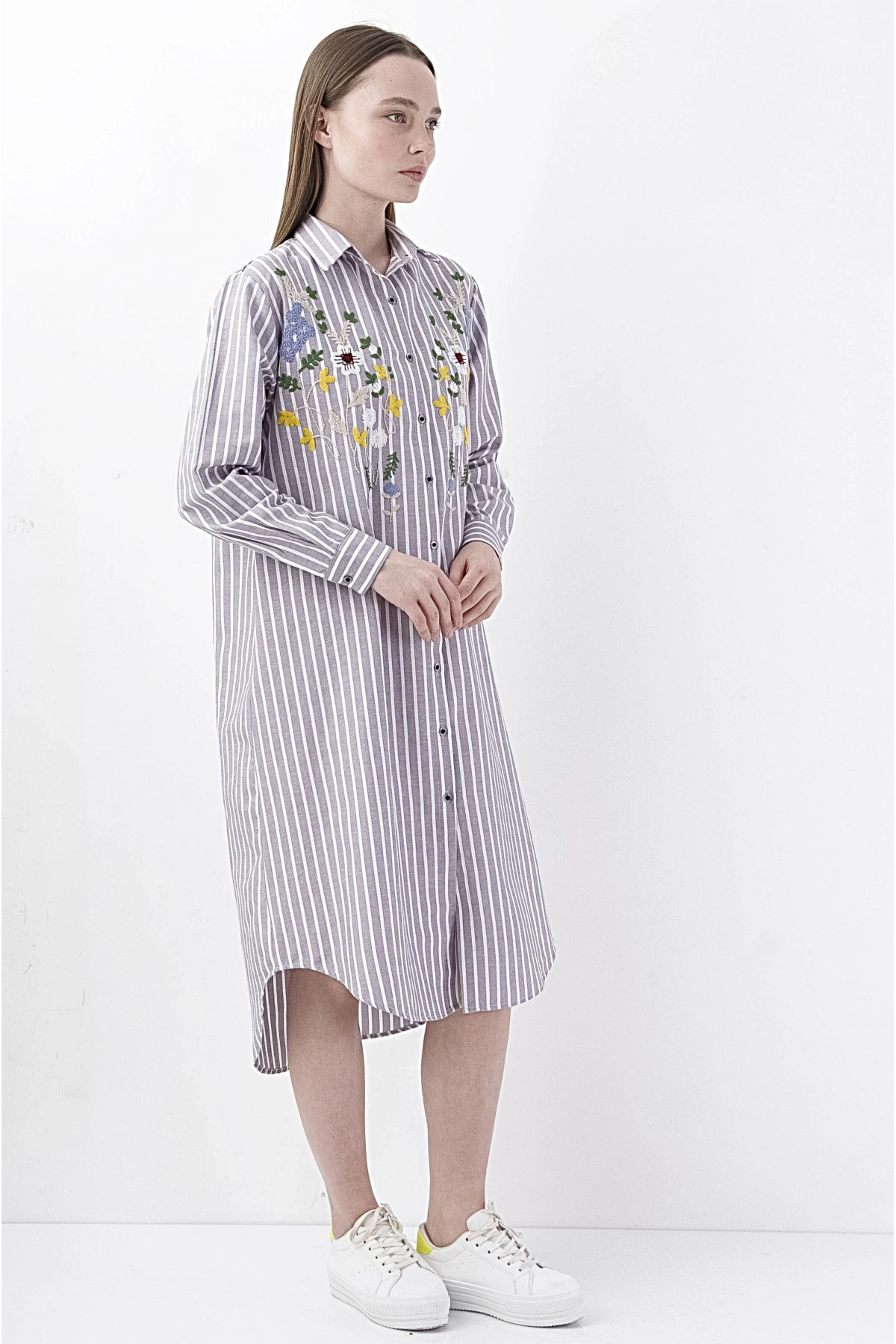 Kadın Şık Çiçekli Nakışlı Şeritli Uzun Gömlek Elbise