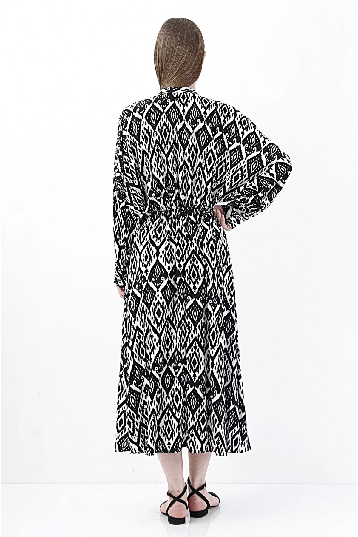 Elegant Siyah-Beyaz Düğmeli Boho Midi Elbise