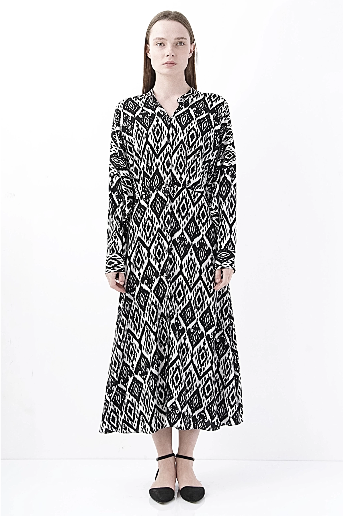 Elegant Siyah-Beyaz Düğmeli Boho Midi Elbise