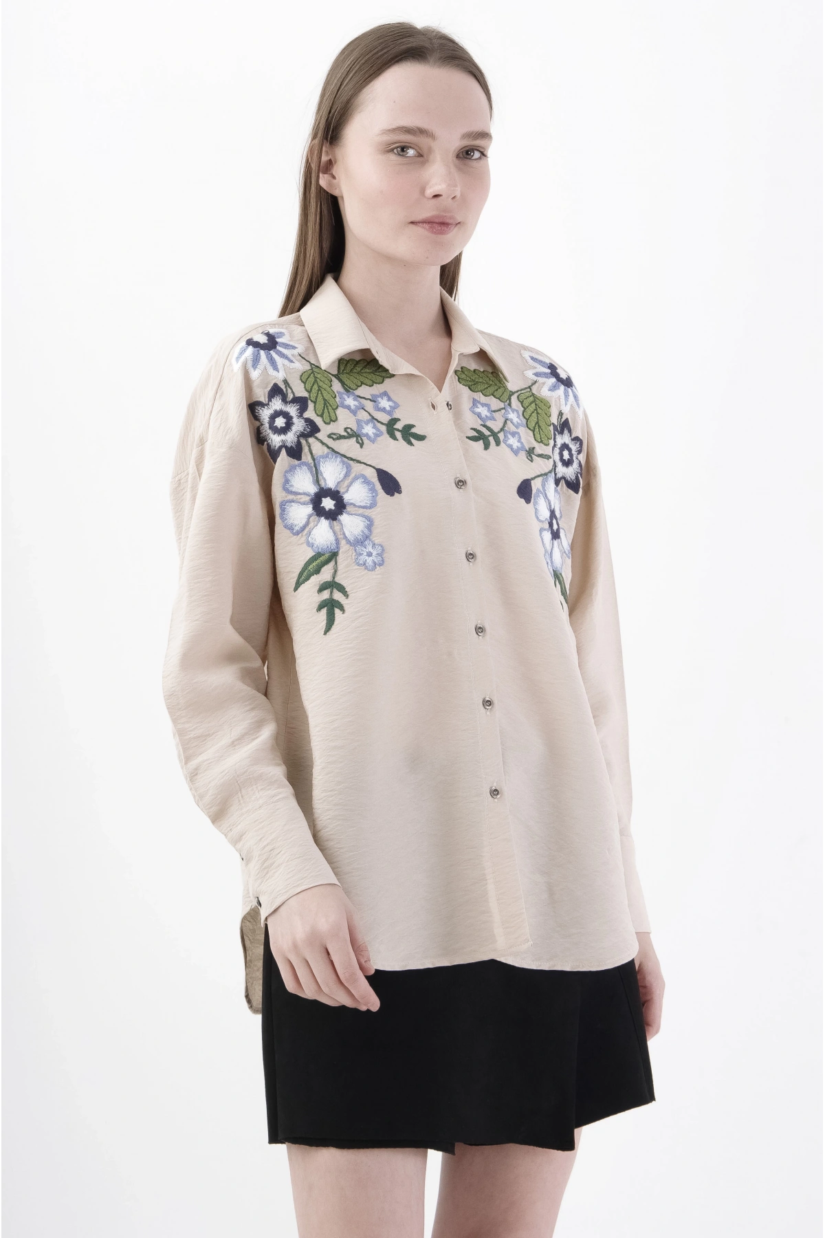 Mavi Beyaz Çiçekli Floral İşlemeli Bej Kadın Gömlek