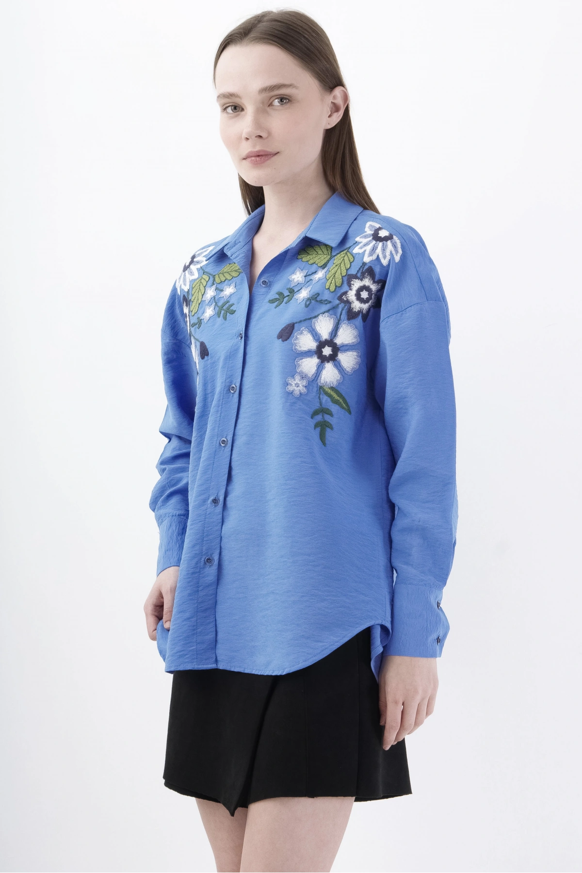 Floral İşlemeli Mavi Kadın Gömlek