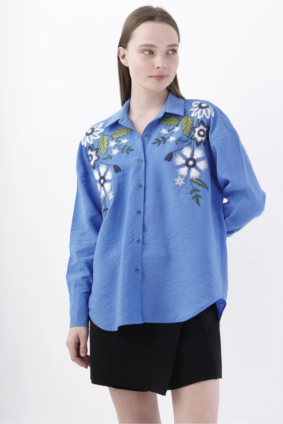 Floral İşlemeli Mavi Kadın Gömlek