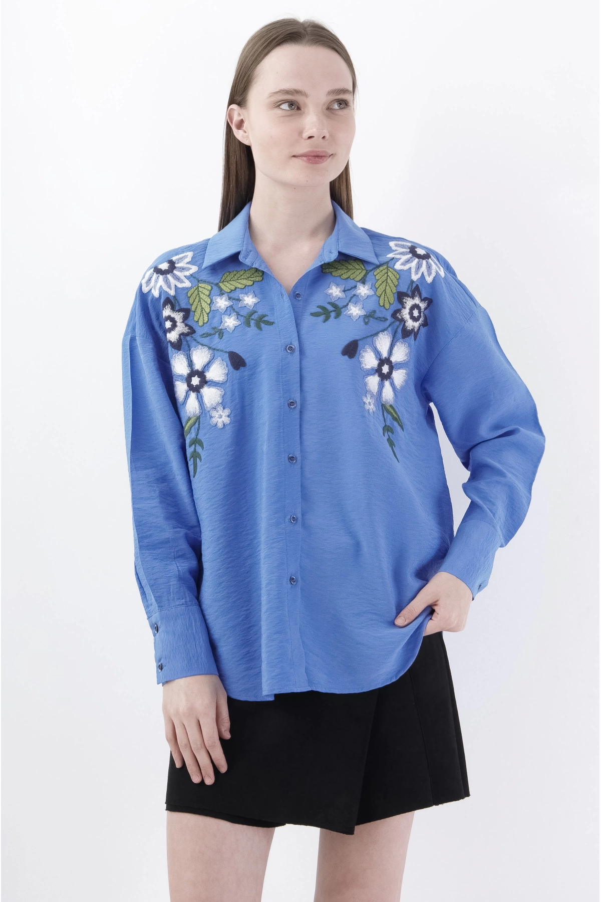 Floral İşlemeli Mavi Kadın Gömlek