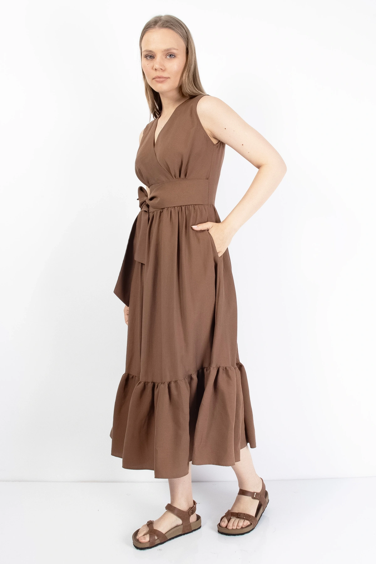 Kahverengi Kemerli Kruvaze Kadın Midi Elbise