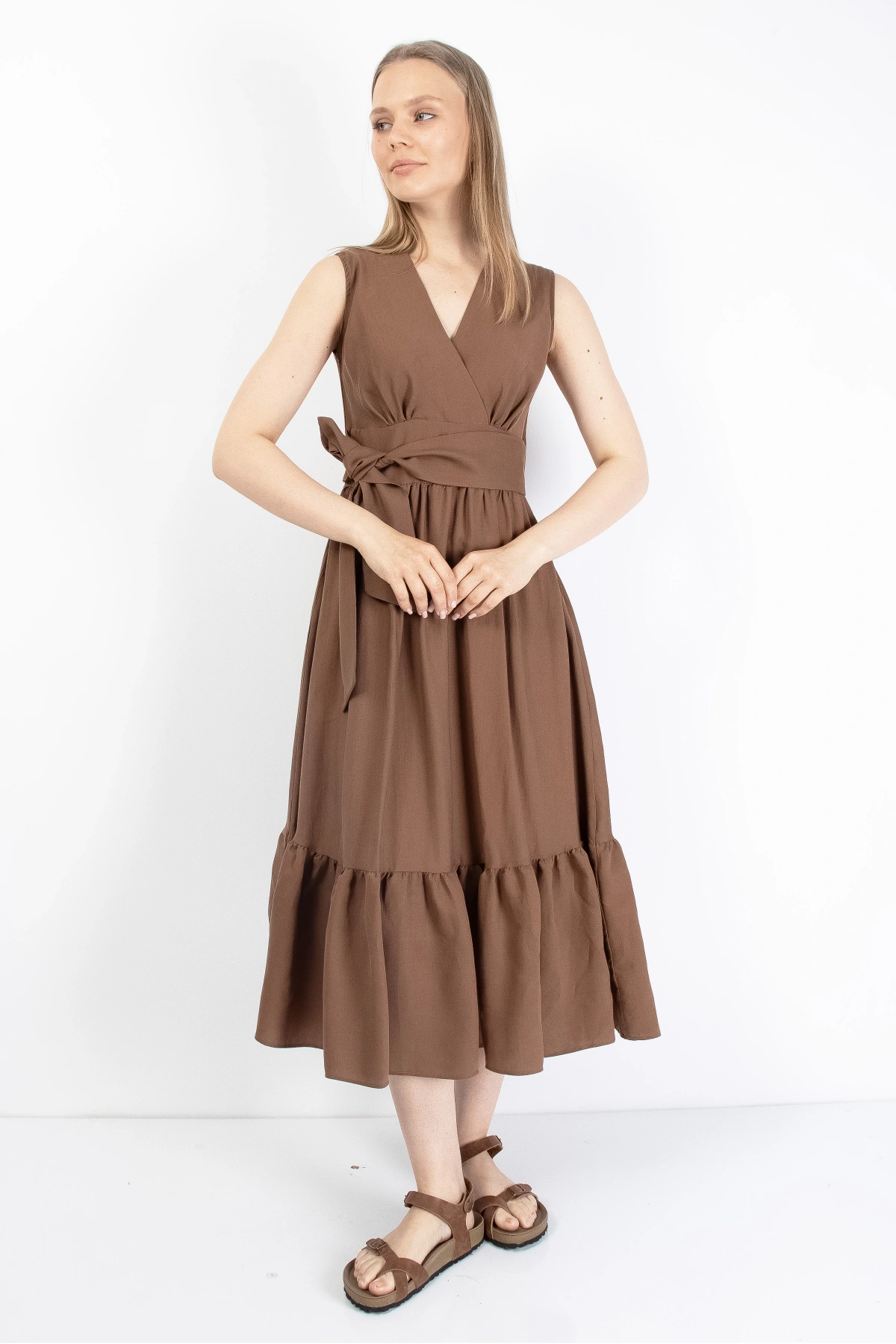 Kahverengi Kemerli Kruvaze Kadın Midi Elbise