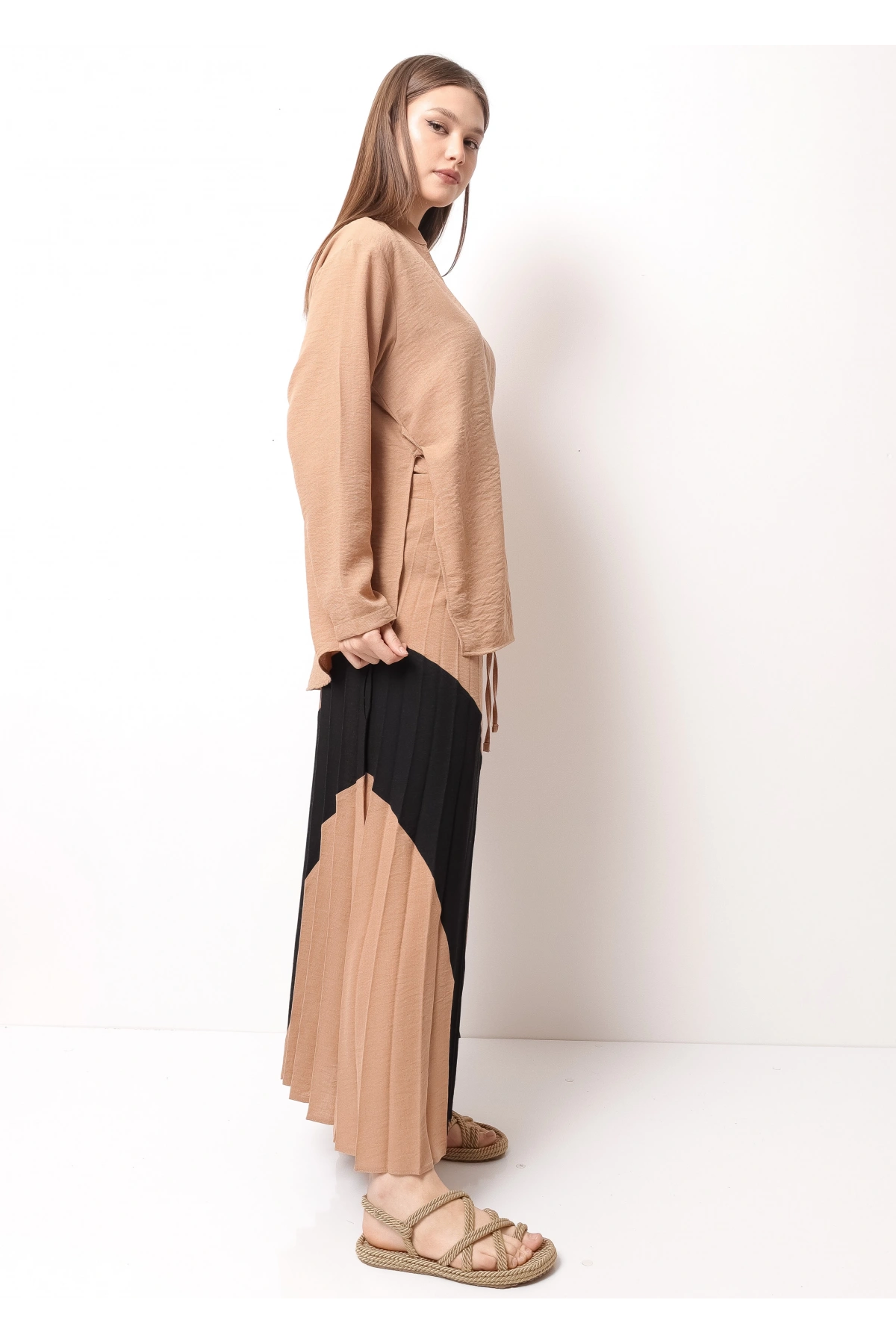 Bej Siyah Kadın Etek Takım