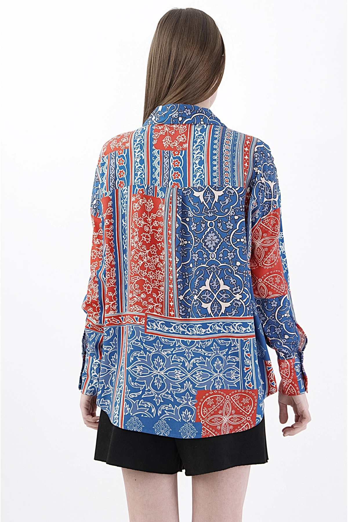 Mavi-Kırmızı Desenli Kadın Gömlek Şık Tasarım