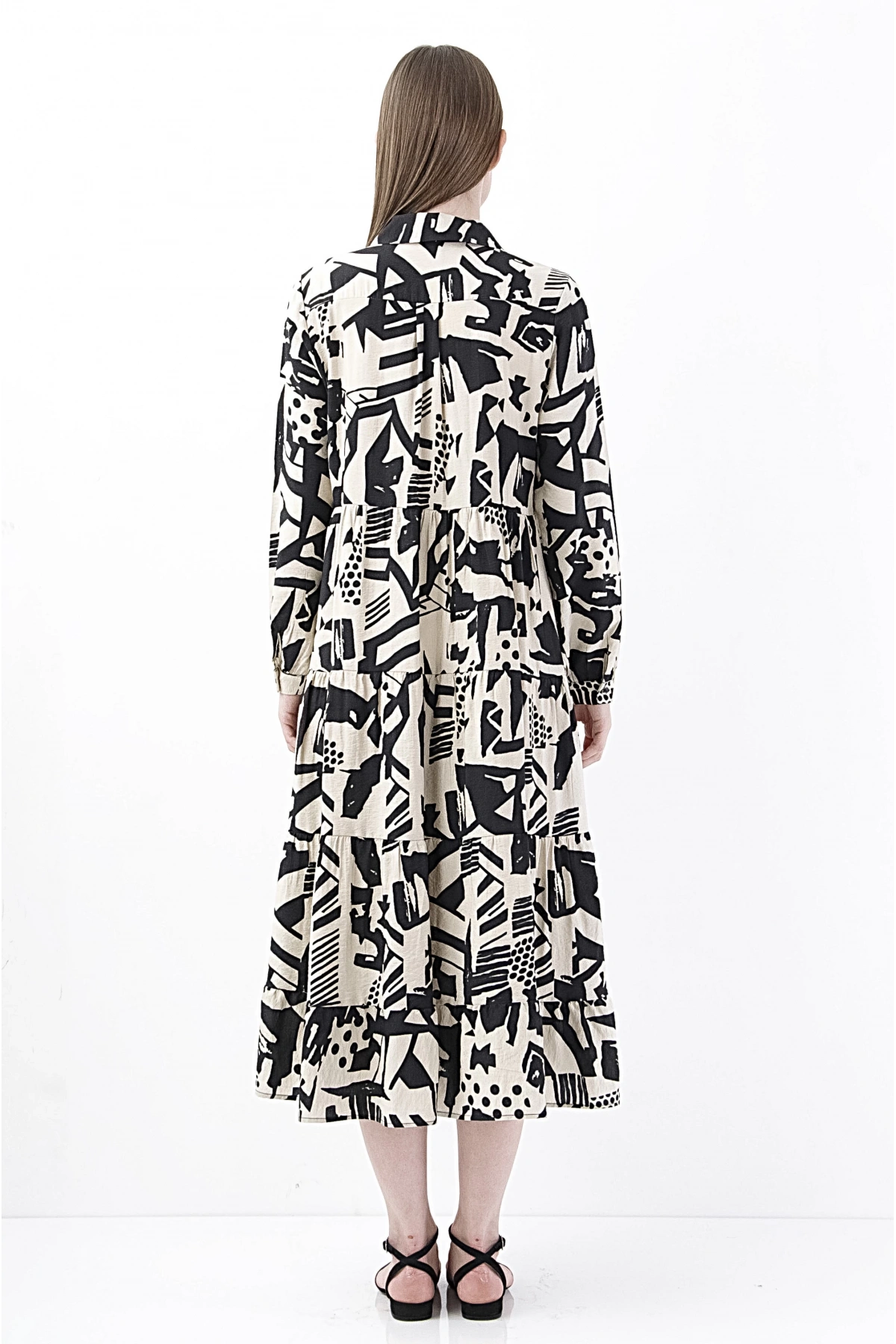 Stil Sahibi Siyah Beyaz Desenli Uzun Şifon Elbise