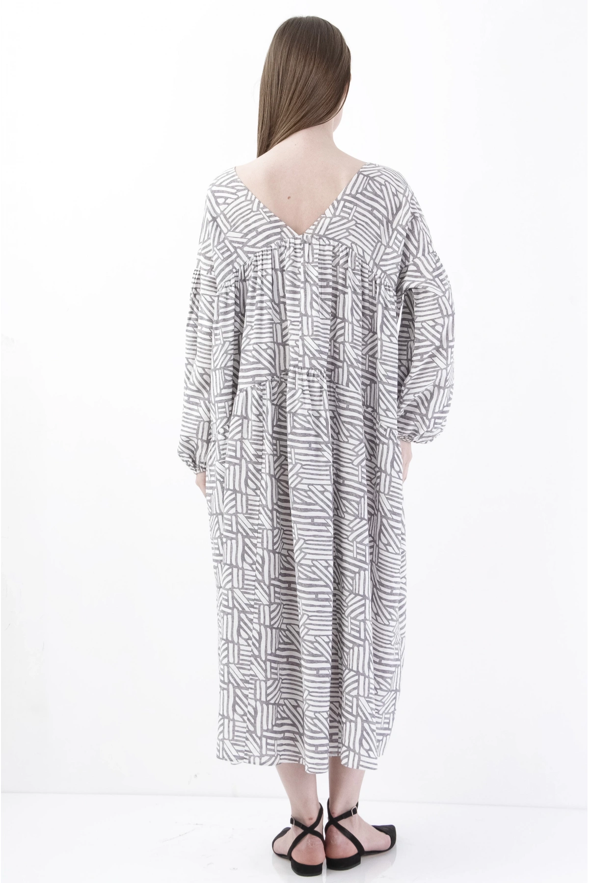 Salaş Bol Dökümlü Beyaz-Gri Midi Elbise