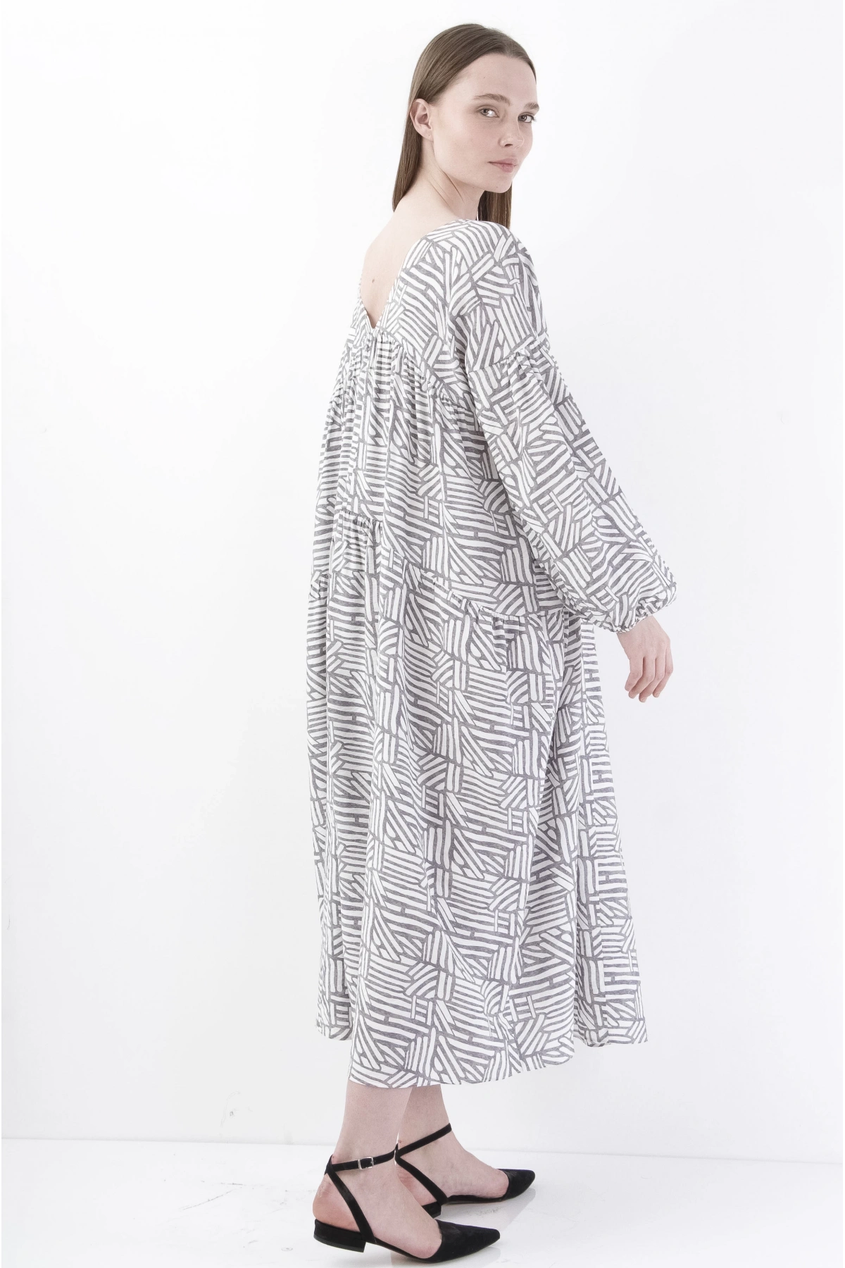 Salaş Bol Dökümlü Beyaz-Gri Midi Elbise