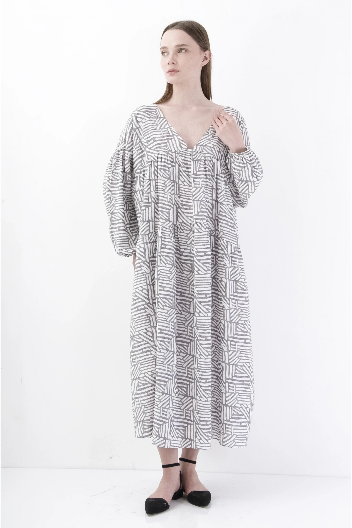 Salaş Bol Dökümlü Beyaz-Gri Midi Elbise