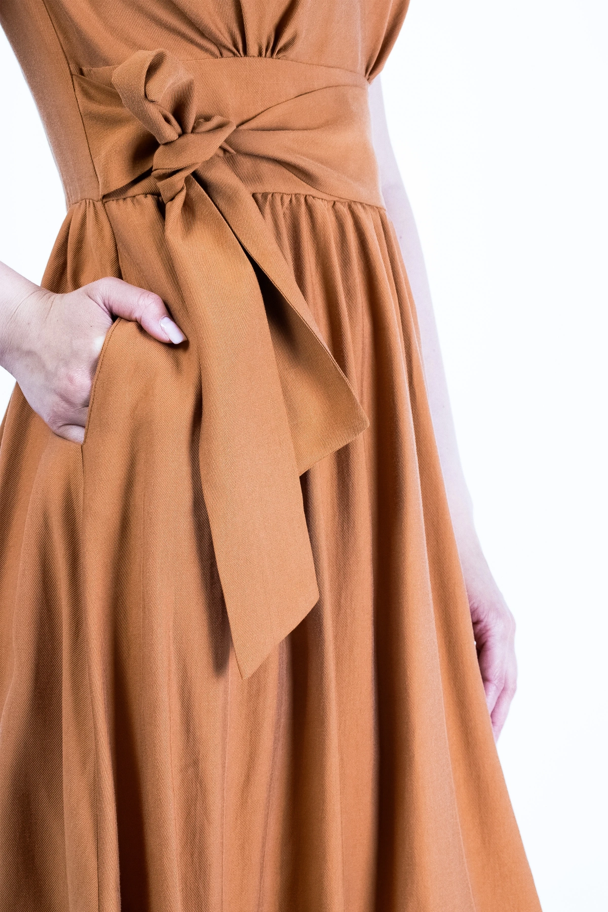 Tarçın Renkli Kemerli Kruvaze Kadın Midi Elbise